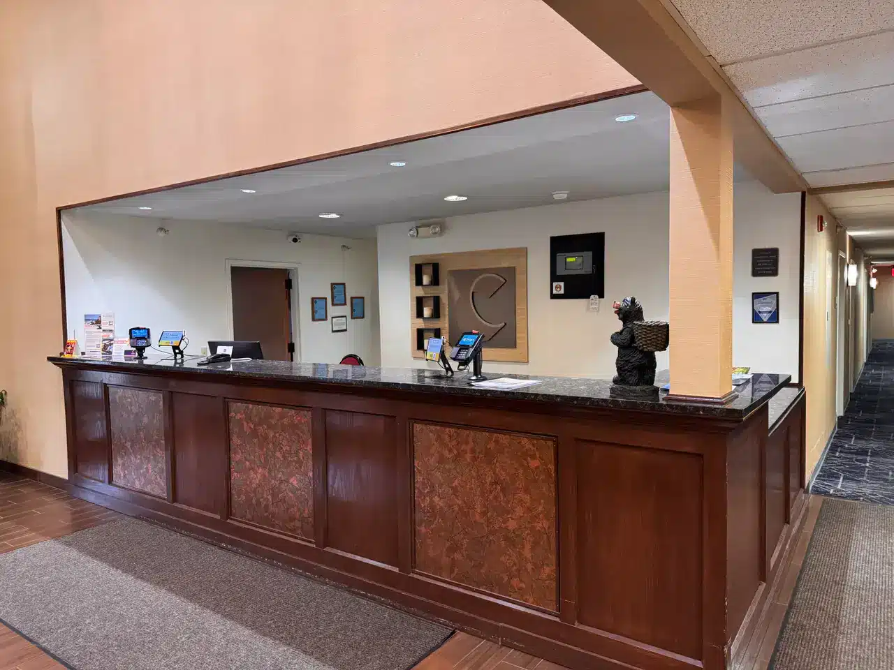Comfort Inn & Suites Black River Falls Front Desk