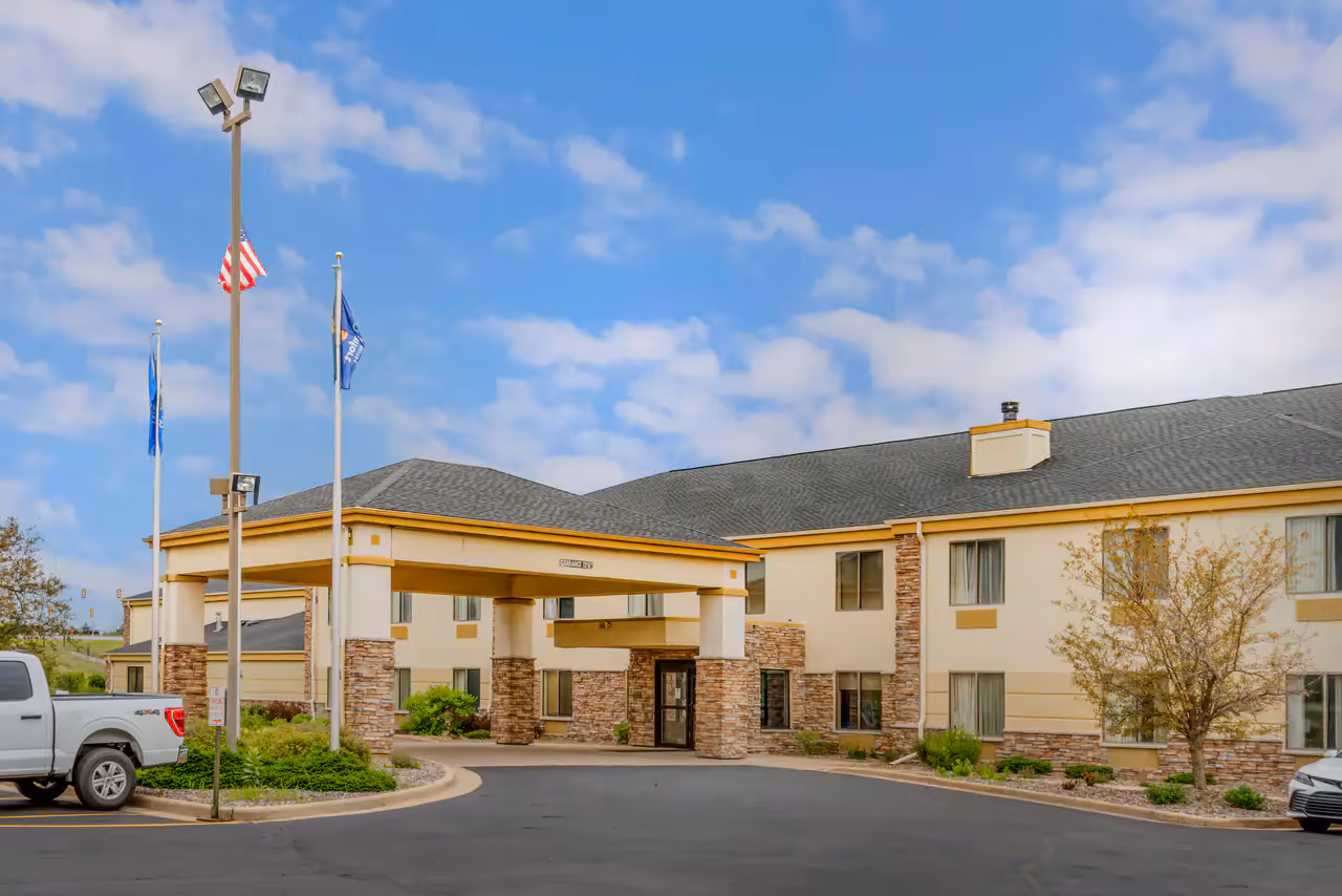 Comfort Inn & Suites Black River Falls Exterior